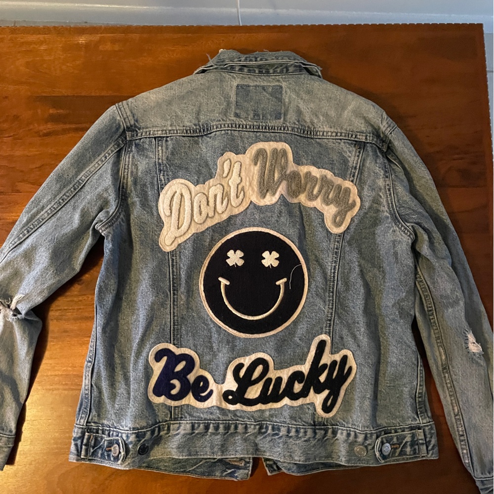 Lucky Brand Women’s “Don’t worry be lucky” denim jacket Size L